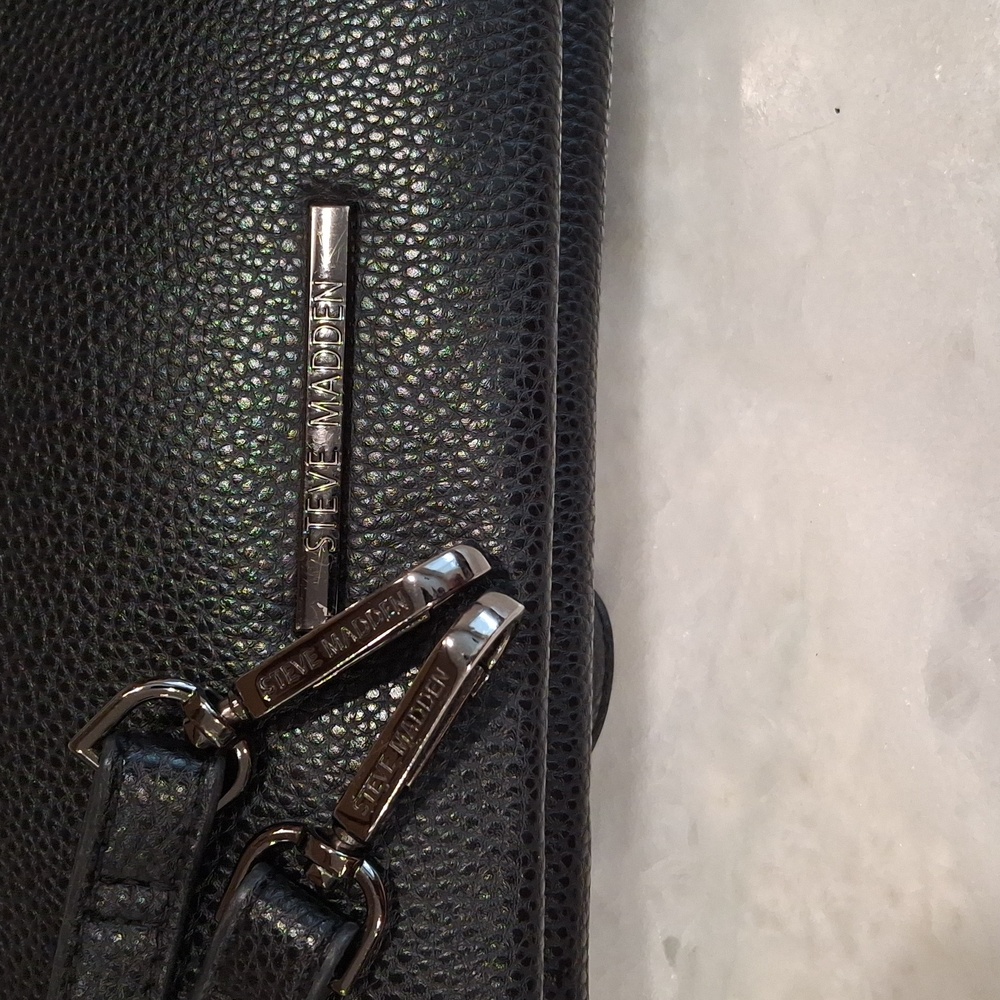Crossbody - Picture 8 of 10